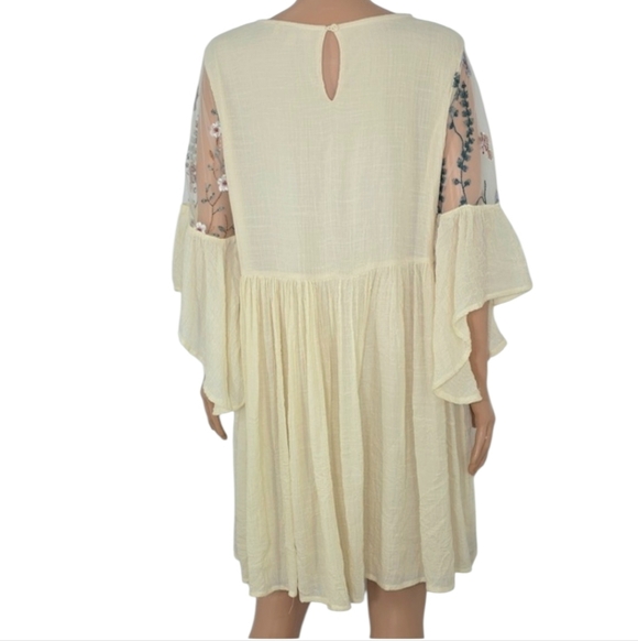 Umgee Floral Embroidered Mini Dress Bell Sleeve Beige Boho Womens Size XL - Picture 9 of 12